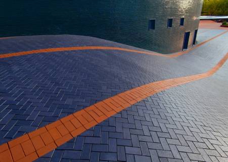 ABC кирпич тротуарный blauglasiert, Objekt Carlerois, Belgien ABC кирпич тротуарный blauglasiert, Objekt Carlerois, Belgien